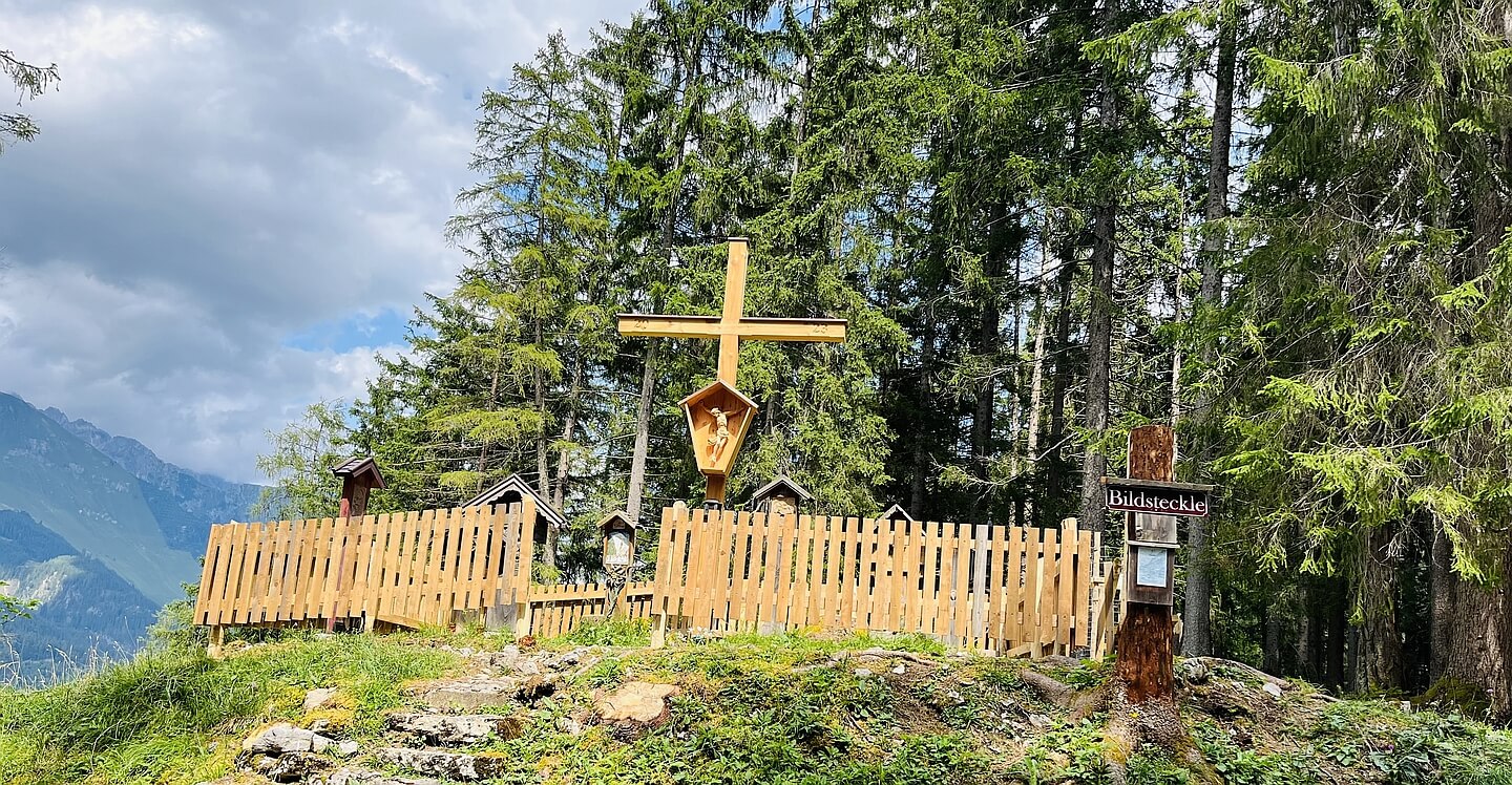 Madau: Madauer Friedhof mit Parkplatz